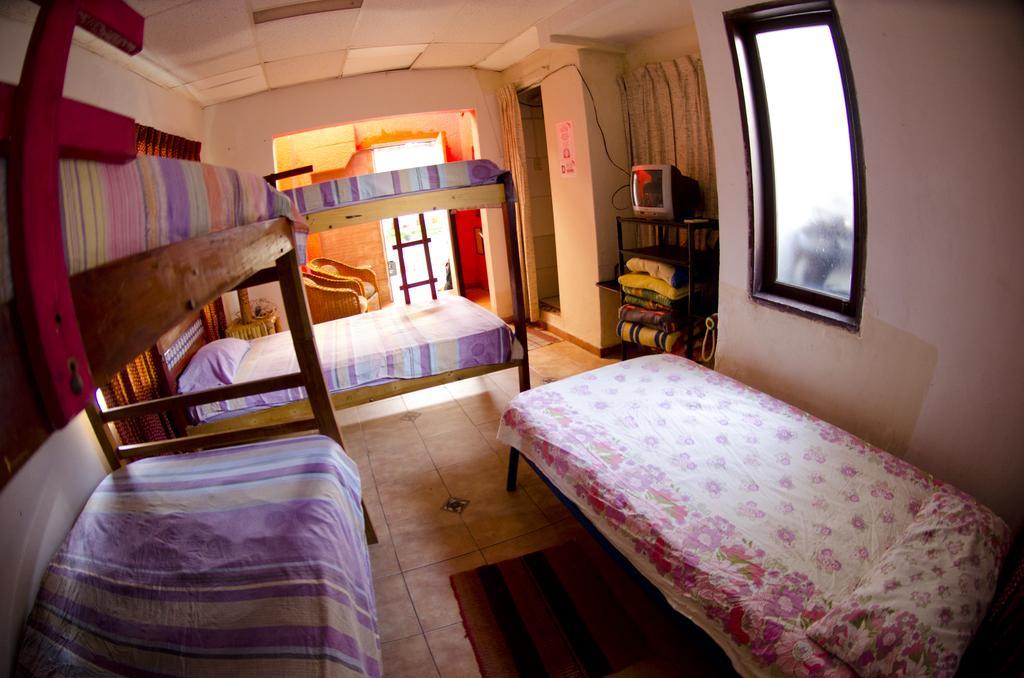 Hostal Los Aventureros Santa Cruz de La Sierra Bilik gambar