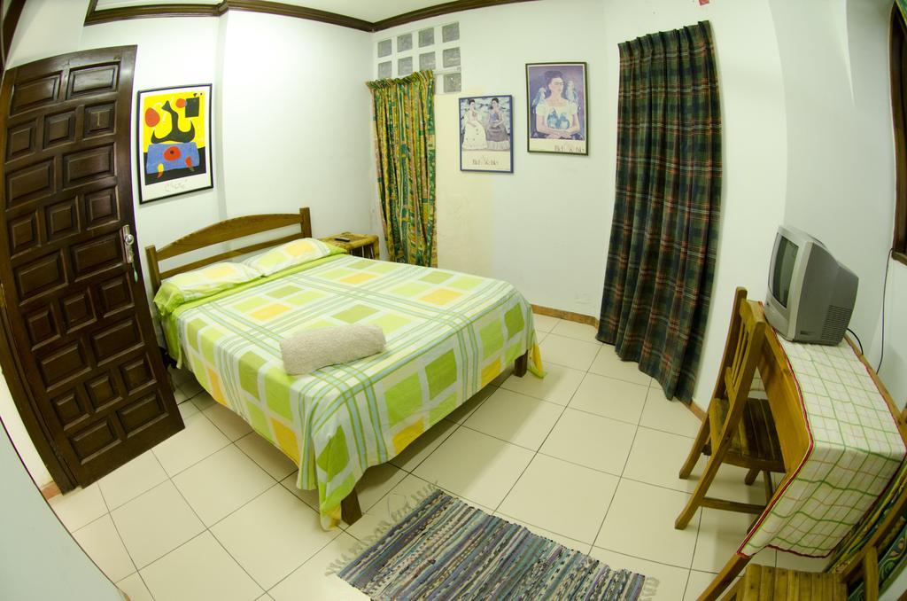 Hostal Los Aventureros Santa Cruz de La Sierra Bilik gambar